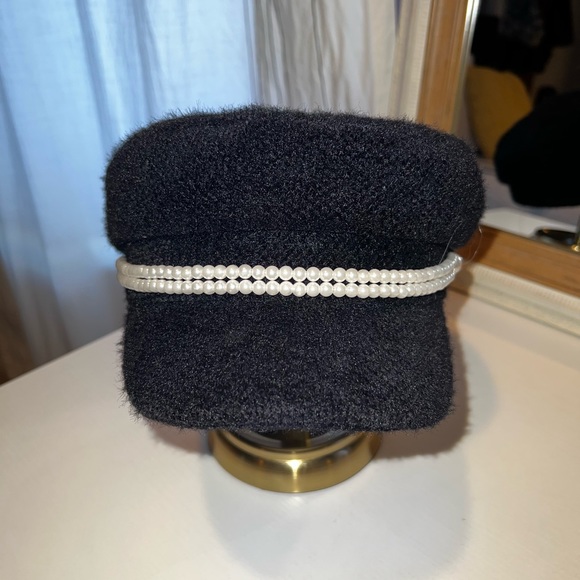 SOLD - Women’s Black Hat / Classic Fisherman Style Cap - Picture 3 of 8